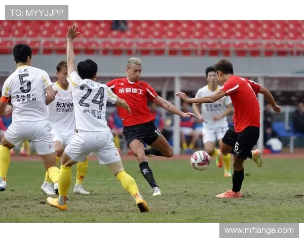 成都与上海足球队对决赛后分析与战术反思的深度探讨